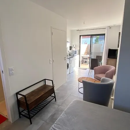 Fleur De Sel De 21m2 Avec Pret Velos, Cuisine Et Sdb Privees Avec Terrasse Cloturee De 17m2