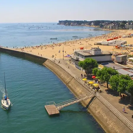 Fleur De Sel: Cozy With Private Terrace And Bikes Batz-sur-Mer