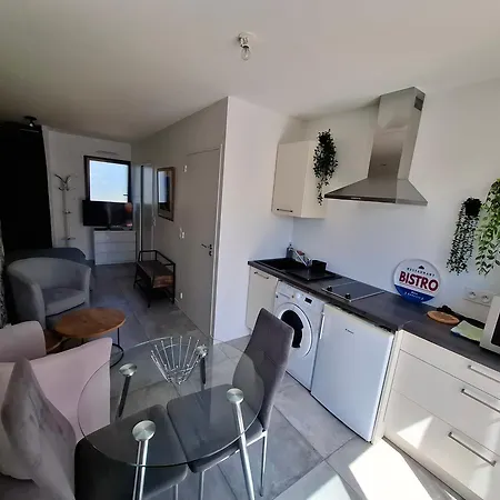 Fleur De Sel De 21m2 Avec Pret Velos, Cuisine Et Sdb Privees Avec Terrasse Cloturee De 17m2